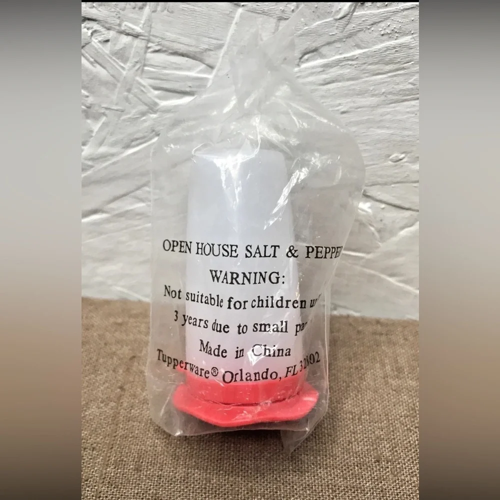 New Tupperware Lot of 7 (6 Keychains & 1 Open House Salt & Pepper) No Duplicates